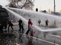 В Чили болельщиков сборной разогнали водяными пушками