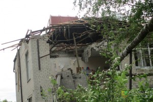 Разрушенное здание детского дома в Славянске, которое получил финансовую помощь от Металлиста