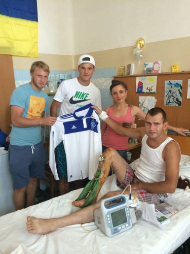 Роман Безус и Андрей Ярмоленко посетили военный госпиталь