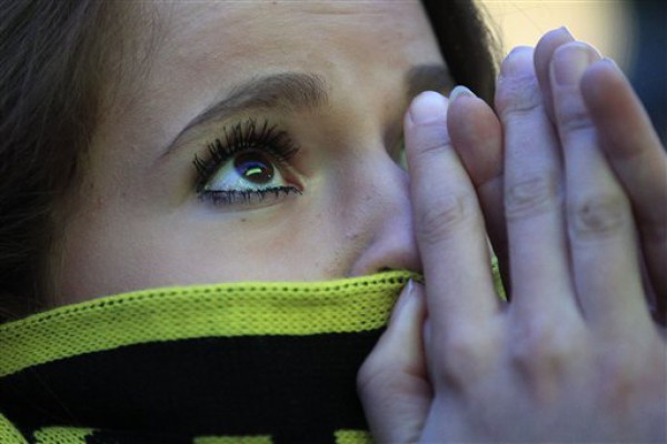 Не плачьте, девушка. Они все равно молодцы