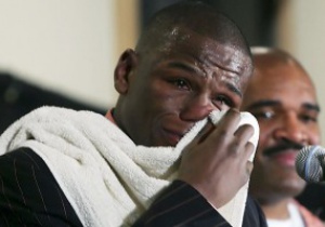 Крокодиловы слезы: Беспощадный чемпион по боксу расплакался на пресс-конференции