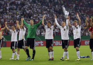 Игроки сборной Германии выступили в защиту украинских бездомных собак