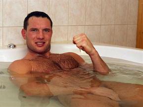 Соперника Кличко застали голым в ванной