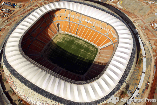 Главная арена Чемпионата мира - стадион Соккер Сити способен разместить более 94 тысяч болельщиков