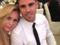 Экс-игрок Барселоны насладился медовым месяцем с прекрасной женой
