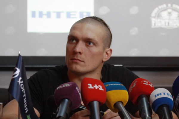 Александр Усик уже через месяц вновь выйдет на ринг