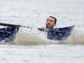 Пловец сорвал знаменитую регату на Темзе, протестуя против элитизма