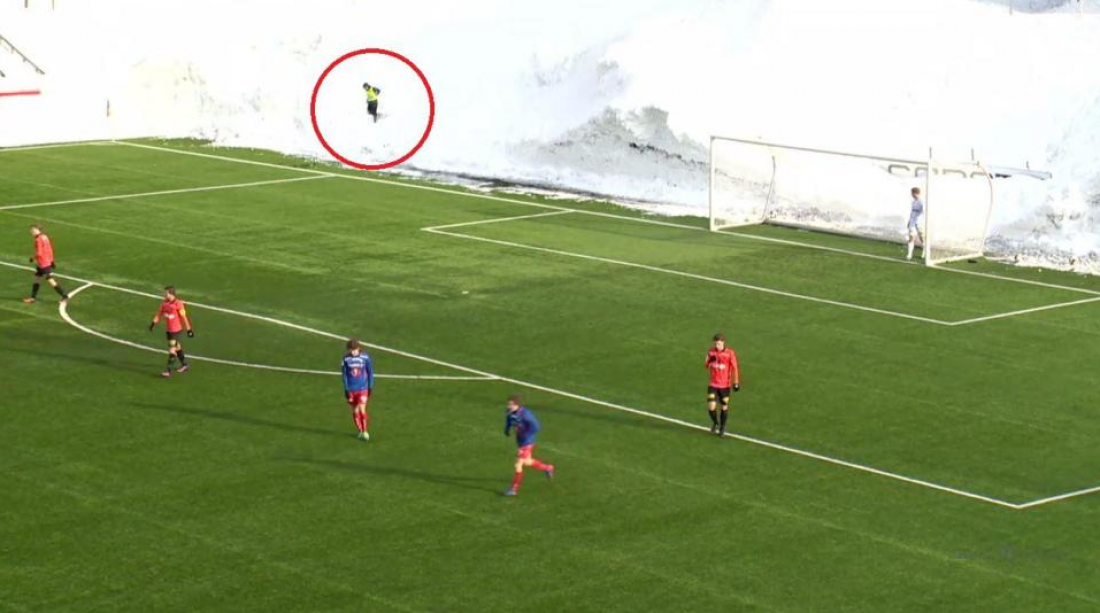 В Норвегии состоялся матч в снежном котловане