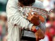Испанский теннисист Рафаэль Надаль разрыдался, обнимая главный трофей Ролан Гаррос - Кубок Мушкетеров, который ему удалось завоевать в очередной раз