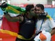 Иранский ушуист целует своего тренера после победы на Азиатских играх