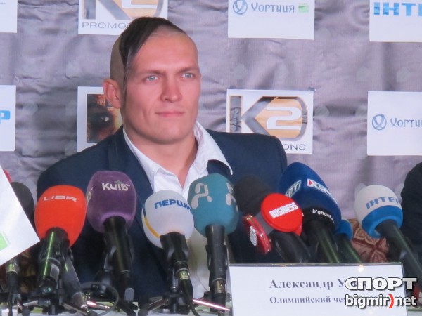 Усик рассказал, почему не подписал контракт с Top Rank