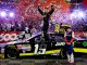 Карл Эдвардс, гонщик Subway Toyota # 19, празднует победу в NASCAR Sprint Cup Series Coca-Cola 600, 24 мая 2015 года, в Шарлотт, штат Северная Каролина. Победу, Карл!