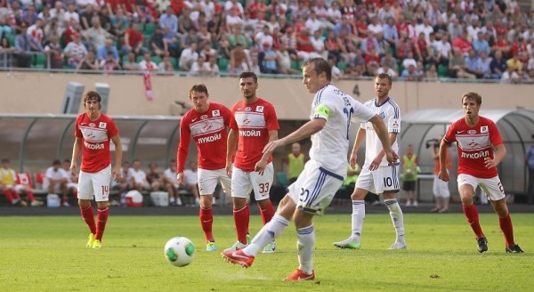 Олег Гусев забивает единственный гол в матче