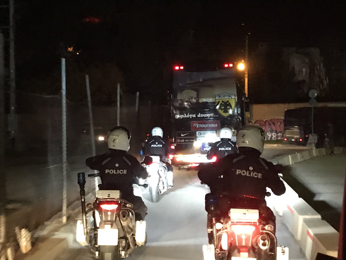 fanaty olimpiakosa ustroili besporyadki na stadione i napali na avtobus aeka prochee sport bigmir net