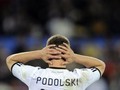 Лукас Подольски пропустит матч с Уругваем