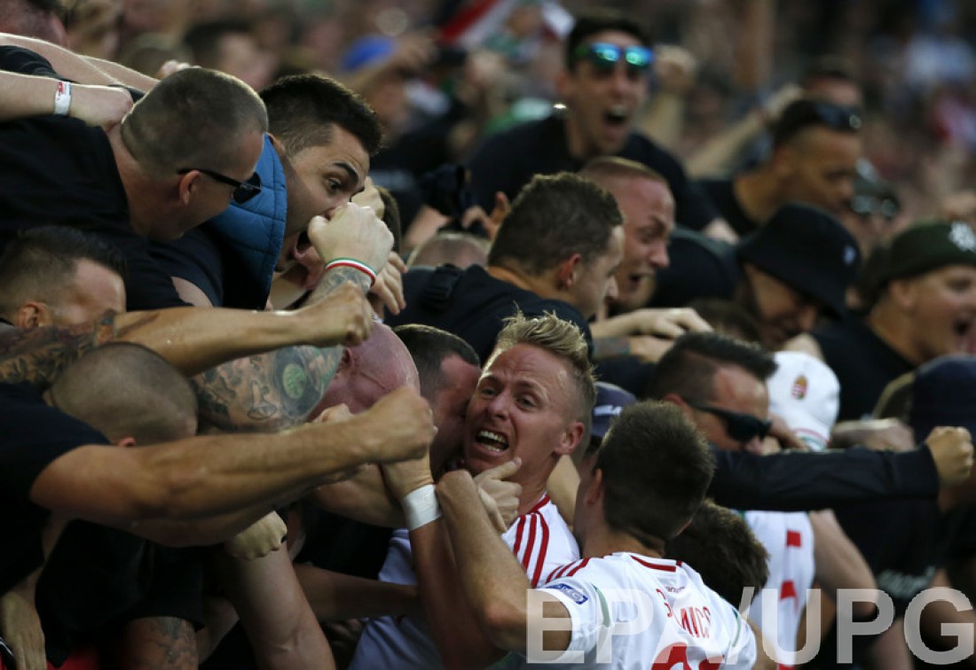 Игрок сборной Венгрии отпраздновал гол с болельщиками