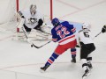 NHL: Рейнджеры разбираются с Пингвинами, Джетс дома уступают Сенаторам