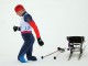 Российский спортсмен Александр Давидович уходит от своих лыж после окончания  лыжной гонки на дистанции 15 км в категории "сидя"