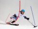 Инга Медведева из России в соревнованиях по горнолыжному спорту в слаломе в категории "стоя" 
