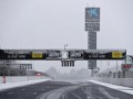 Трассу в Барселоне замело снегом, начало третьего дня тестов отложено