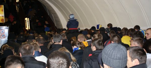 Станция метров Дворец Спорта за час до начала матча