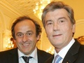 Ющенко встретился с Платини: Евро-2012 пройдет на высшем уровне