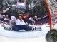 Мари-Филип Пулен из Канады забивает гол в ворота американок во время финального матча 