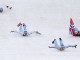 Магнус Моан, Йорген Граабак, Магнус Крог и Хаавард Клементсен из Норвегии празднуют победу в командном старте Гундерсен в лыжном двоеборье