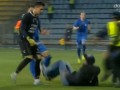 Болельщик напал на вратаря во время матча в Румынии
