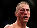 Американскому бойцу зашили лицо после полученных травм на UFC 249