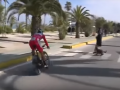 Велосипедист уступил дорогу даме с собачкой во время гонки