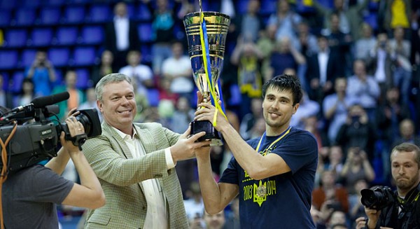 Будивельник выигрывает золото баскетбольной Суперлиги