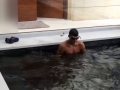 Роналду показал домашний бассейн, проплыв почти как Майкл Фелпс