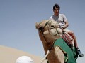 Верблюды и песок. Уэббер побывал на сафари в пустыне во время Гран-при Абу-Даби