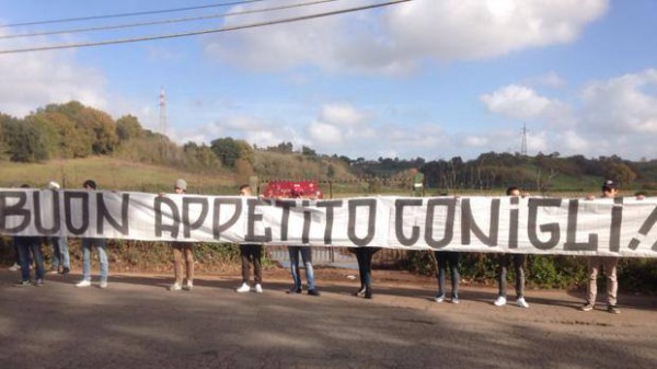 Фанаты Ромы провели акцию протеста