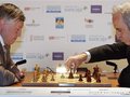 Карпов одолел Каспарова в первой партии третьего игрового дня