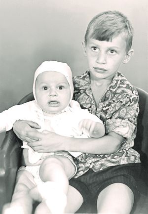 Маленький Владимир Кличко со старшим братом Виталием, 1975 год