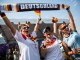 Радостные фанаты сборной Германии после первого тайма в матче Германии против Бразилии.