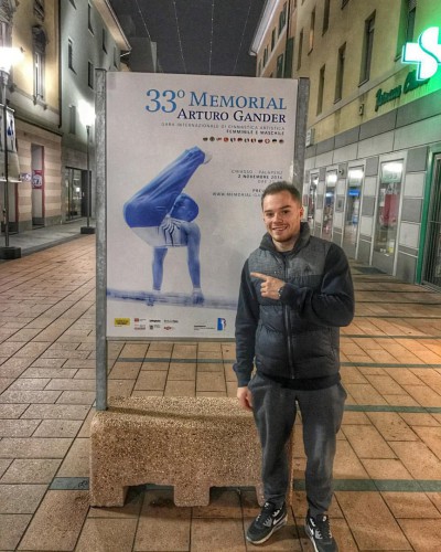 Олег Верняев