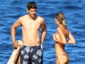 Игрок Реала отдохнул на пляже в Сардинии с прекрасной женой