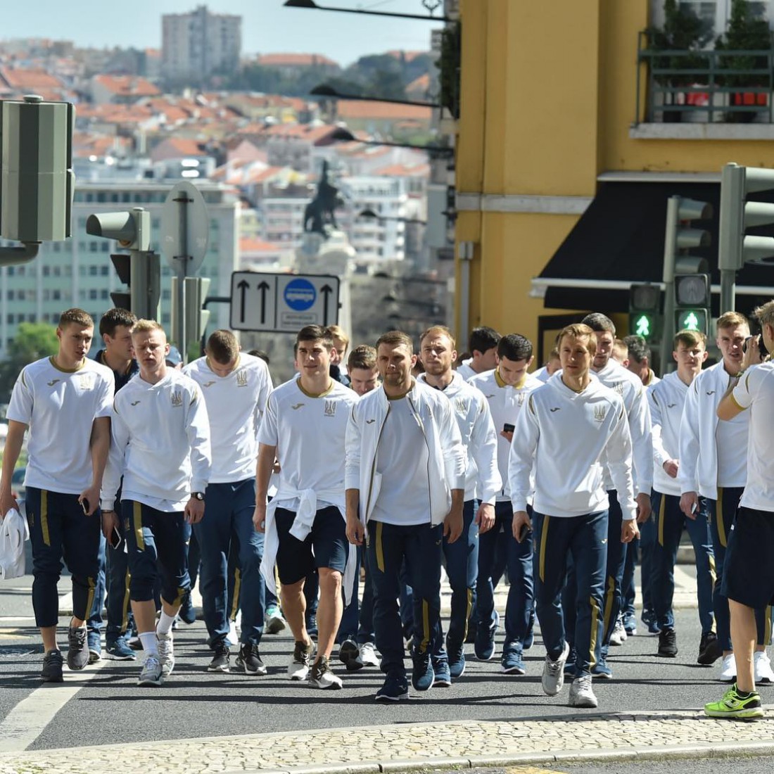 Игроки сборной Украины на прогулке по Лиссабону