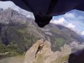 Экстремал выполнил опасный трюк в Альпах