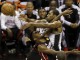 Игроки Сан-Антонио Сперс и Майами Хит борются за мяч в четвертом поединке финальной серии NBA