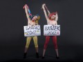 Их нравы. Участница FEMEN напала на Кубок Евро-2012 в центре Киева