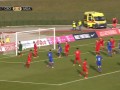 Нелепая ошибка вратаря сборной Молдовы, который пропустил мяч между ног