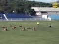 Сербские футболисты устроили сидячую забастовку прямо во время матча