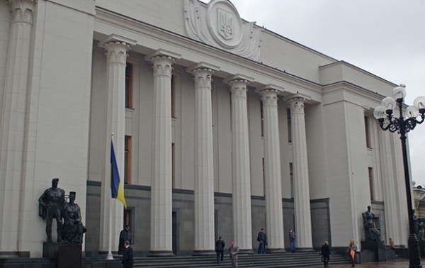 Верховная Рада ввела именные билеты