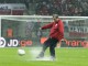 Главный тренер сборной Англии Рой Ходжонсон решил и себе проверить состояние поля