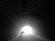 Сноубордист проезжает тоннель во время тренировок на Олимпиаде в Сочи 