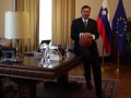 Баскетболист и акробат. Президент Словении зовет всех на Евробаскет-2013